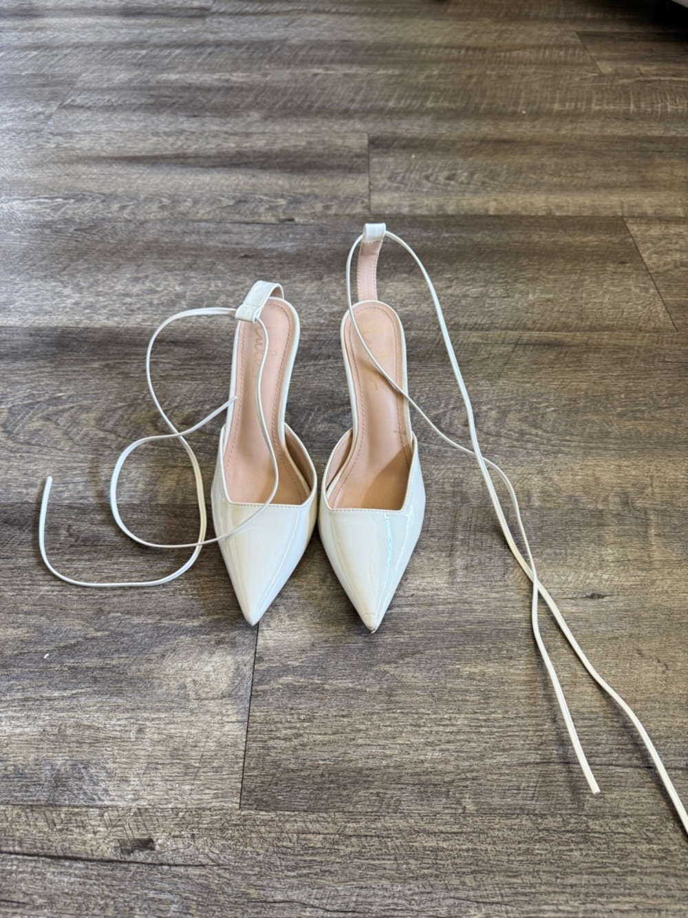 Pointed Toe White Lace-Up Women’s Pumps